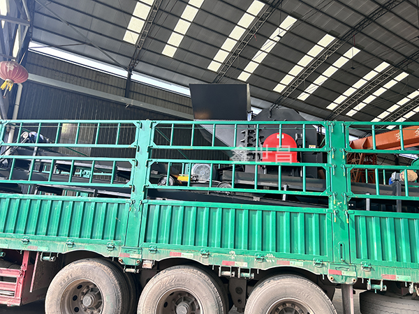 1000型花盒破碎機(jī)發(fā)貨現(xiàn)場(chǎng)