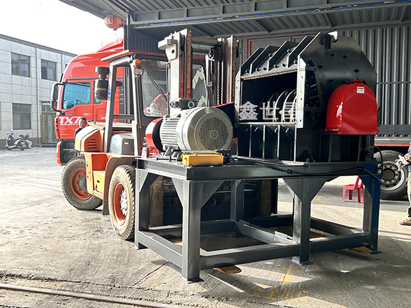 1000型花盒破碎機(jī)發(fā)貨